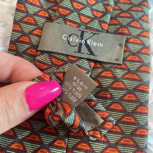 New Calvin Klein silk tie - Picture 2 of 2